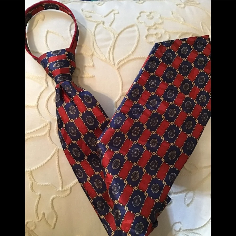 Men’s red zip tie Hanover made in the USA